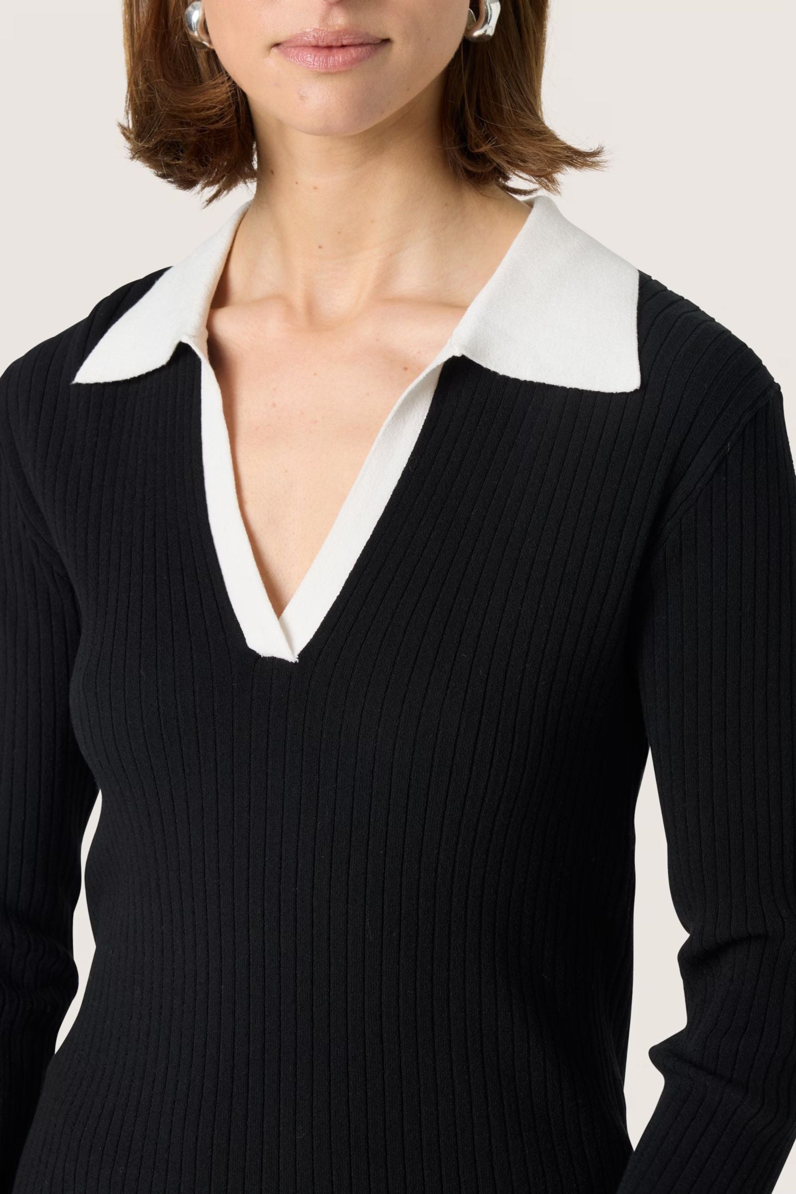 Lidya Polo Pullover in Black