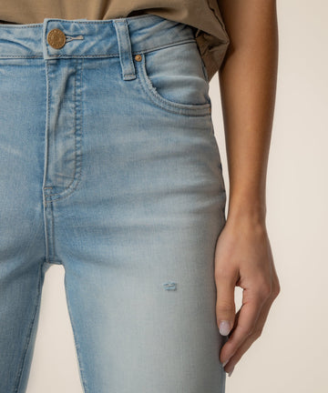 Rachel High Rise Mom Jean in Performance with Light Base Wash