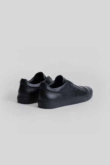 Delta Leather Sneaker in Black
