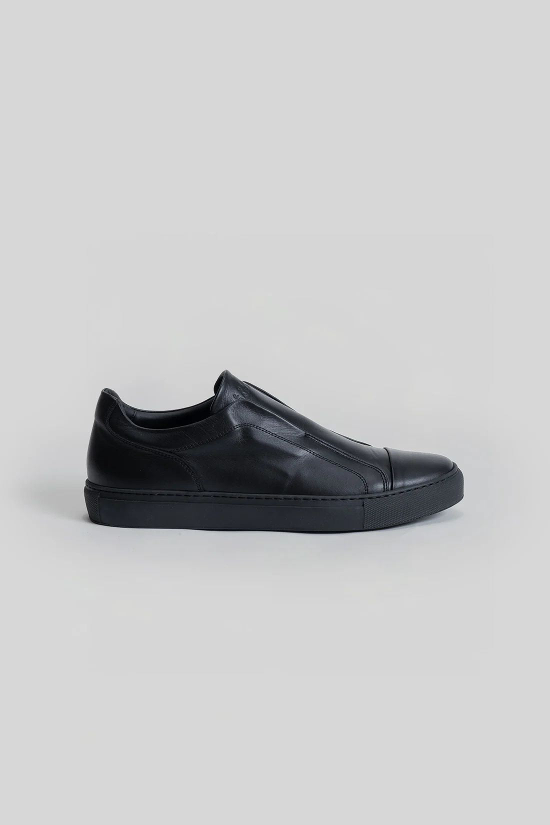 Delta Leather Sneaker in Black