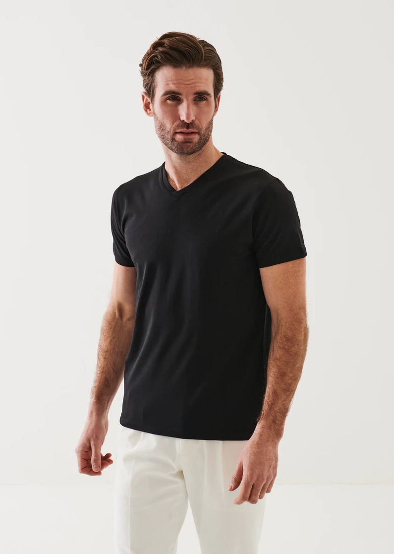 Patrick Assaraf Iconic Pima Cotton V-Neck in Black